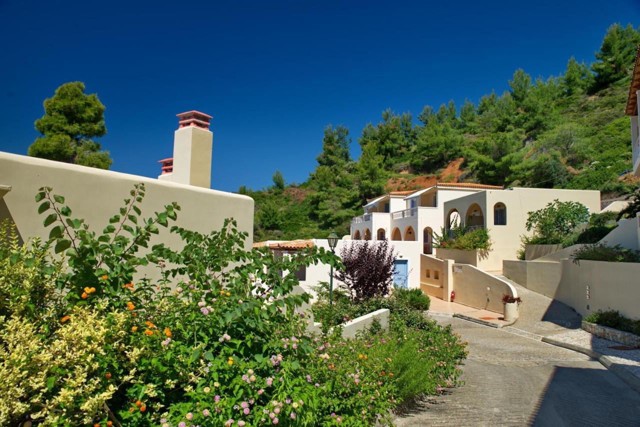 Alonissos Beach Bungalows And Suites Hotel Alónnisos Exterior foto